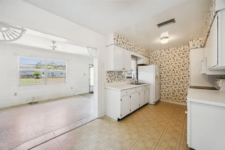 kitchen/breakfast nook