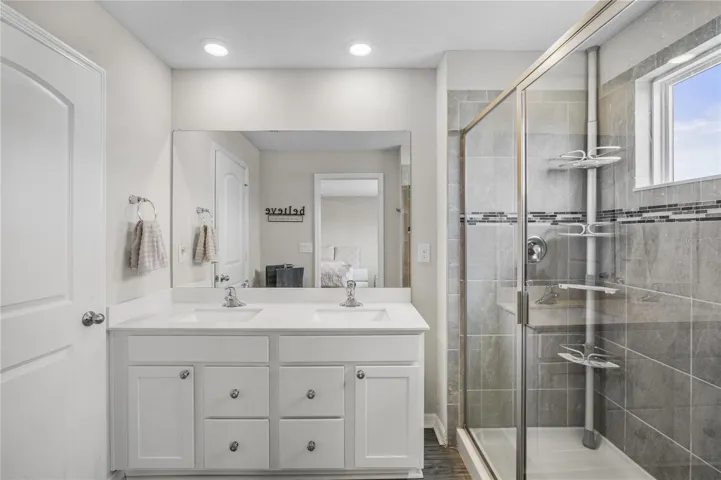 Bath ensuite with large shower and dual sinks