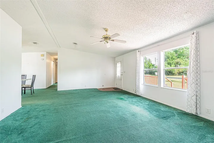 Spacious greatroom!