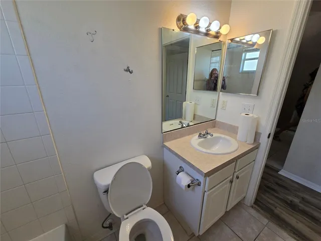 Bath 2, with tub/shower combo