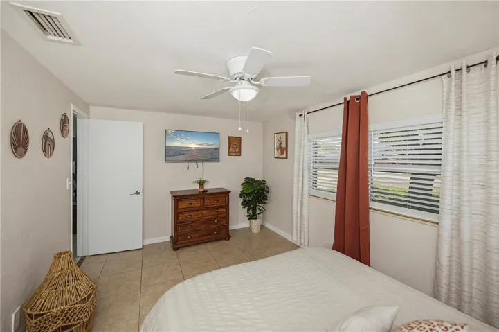 Guest bedroom 3