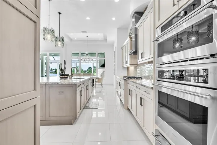 Kitchen - Porcelain Tile Floors