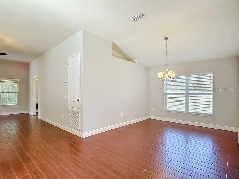 Dining room/living room to the left