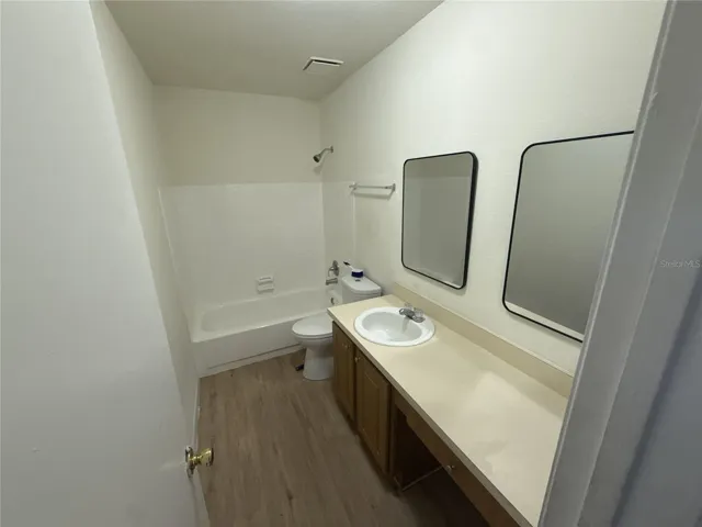 full bathroom upstairs