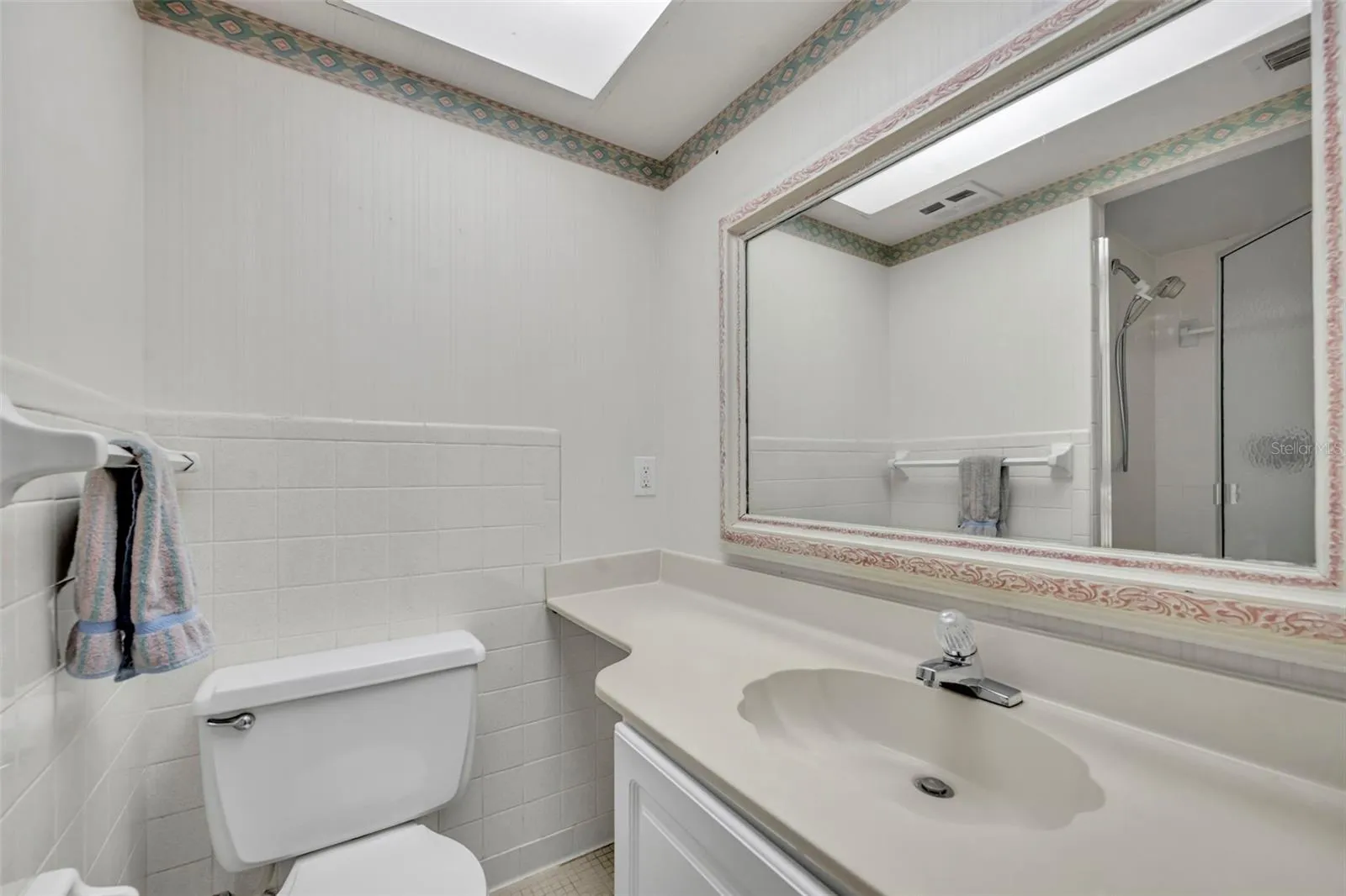 Primary bath with single sink