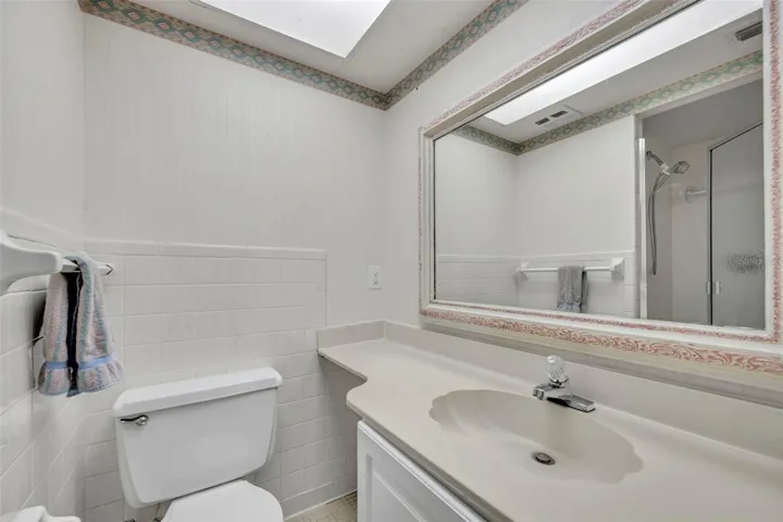 Primary bath with single sink