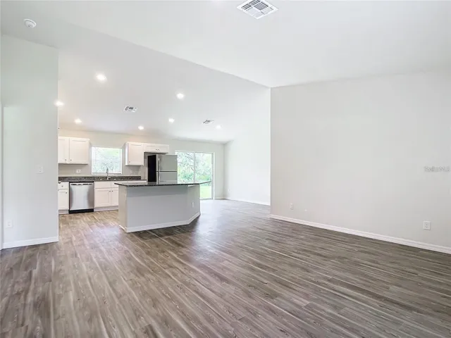 Family to Kitchen