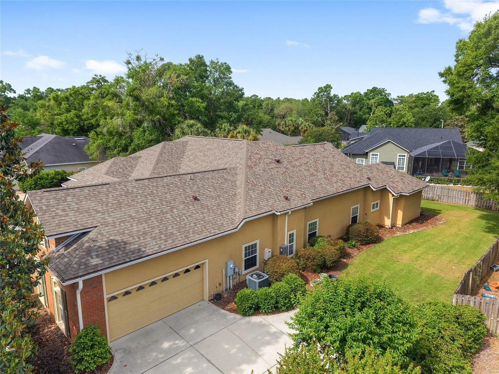 Large side yard