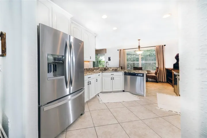 Kitchen - view to dinette / nook