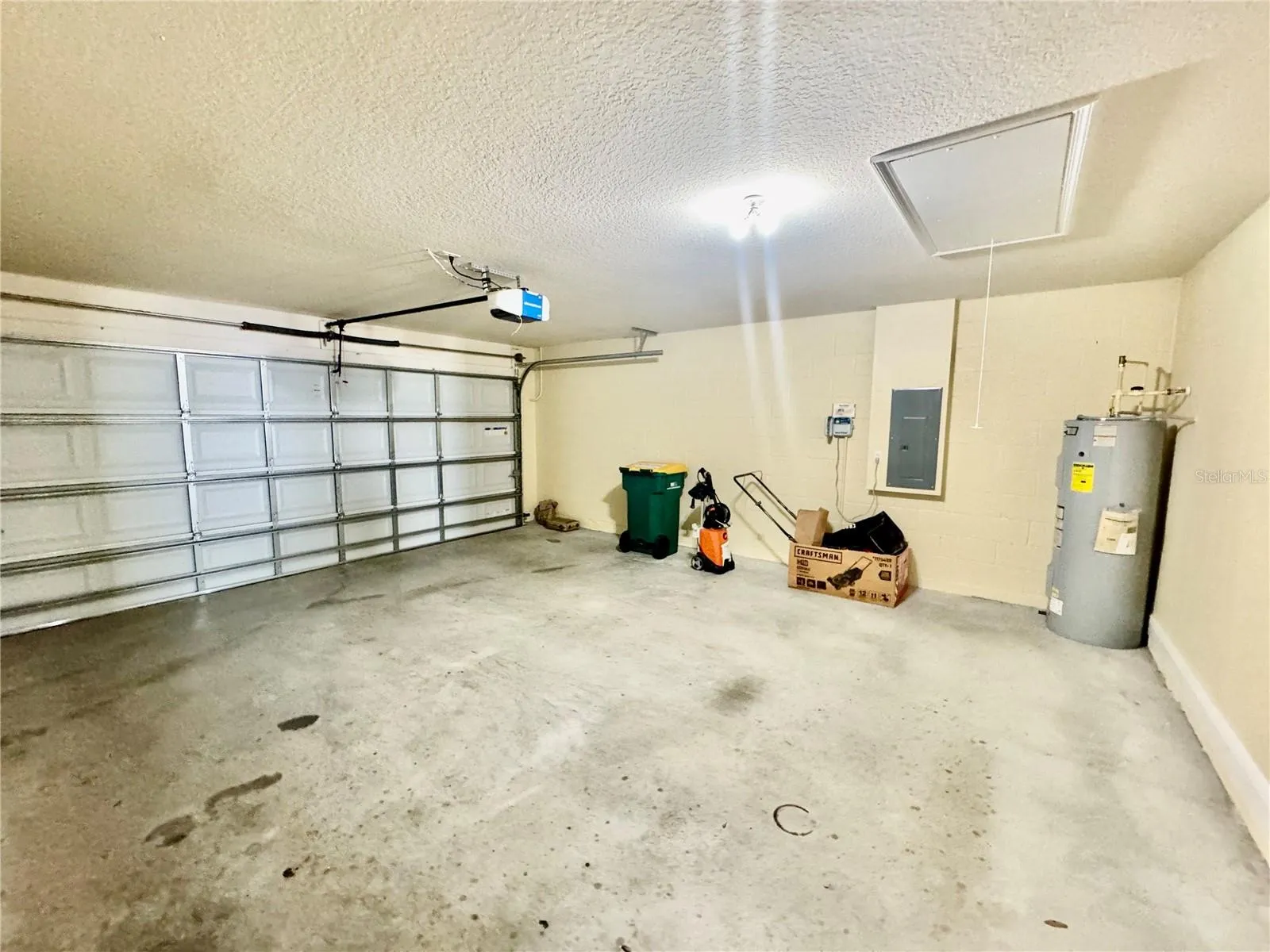 LARGE GARAGE