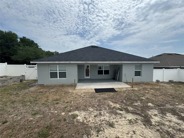 EXTERIOR REAR VIEWS