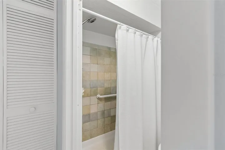 En suite shower