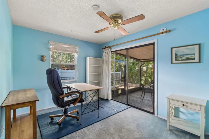 3rd guest bedroom with sliding doors to the lanai!