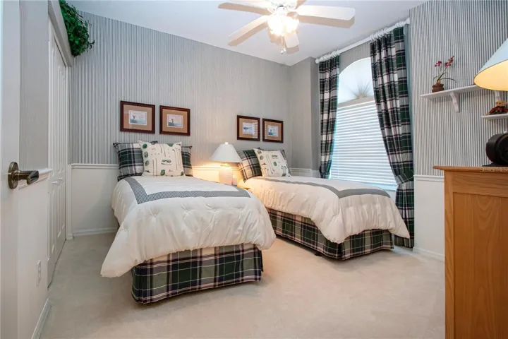 Guest bedroom.