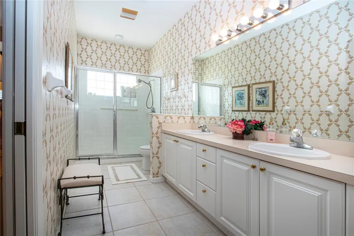 En-suite bathroom