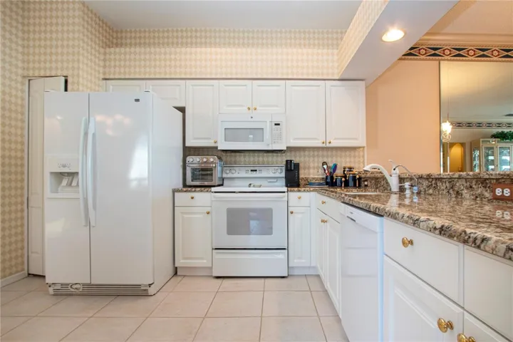 Kitchen, granite counertops