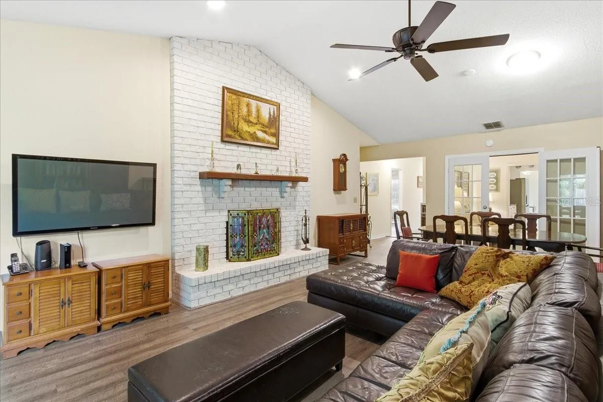 Living room -Vaulted Ceilings