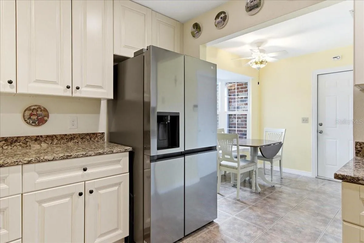 Kitchen - Granite countertops