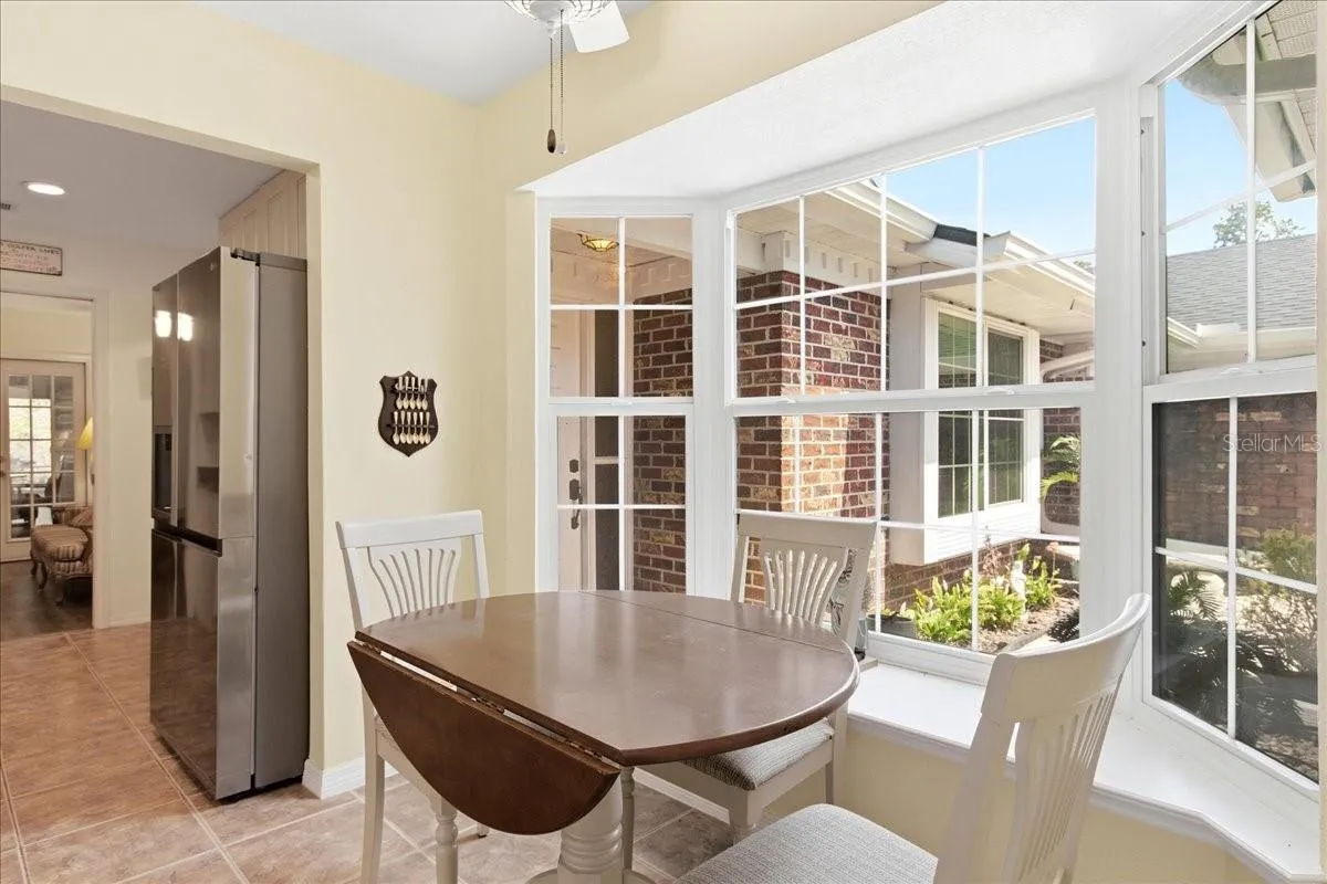 Breakfast nook- Bay Window