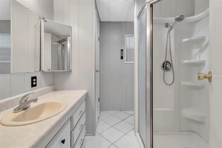 Guest Bath in Hallway