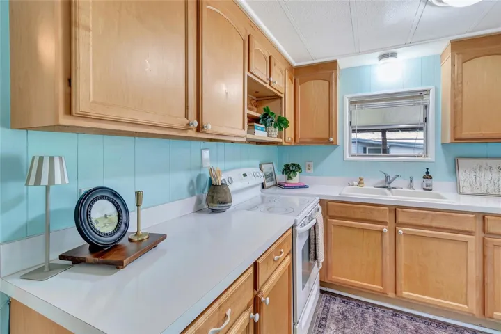Kitchen view before entering Hallway