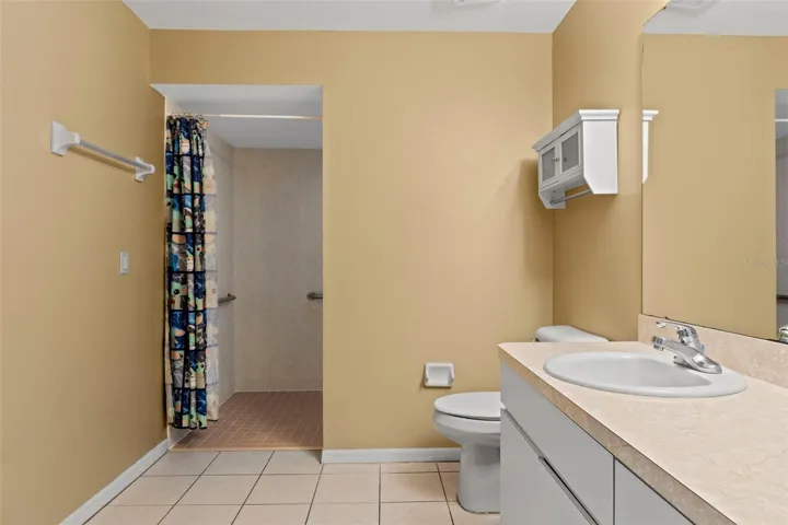 Guest bedroom