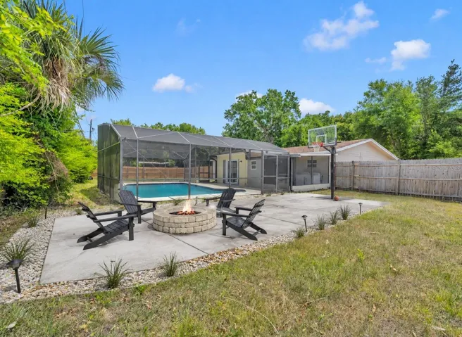 Potential for an amazing backyard oasis!