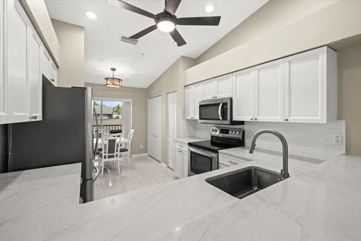 QUARTZ COUNTERS & PORCELAIN TILE BACKSPLASH
