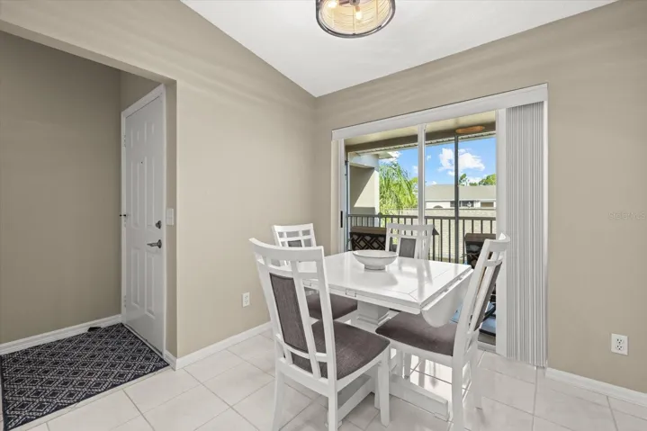 EAT-IN KITCHEN OVERLOOKING FRONT LANAI