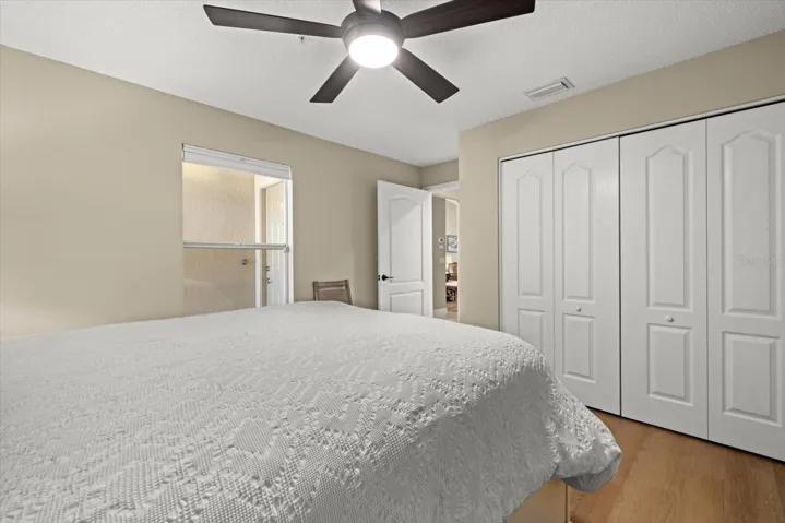LARGE DOUBLE CLOSET