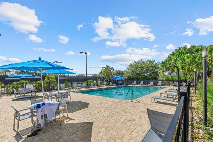 UMBRELLA TABLES & LOUNGERS AT CLUB POOL