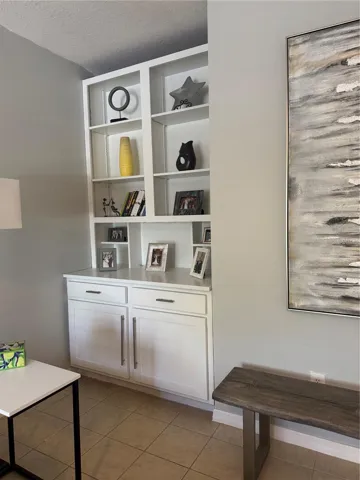Built-in book shelf