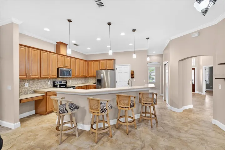 Large kitchen with breakfast bar