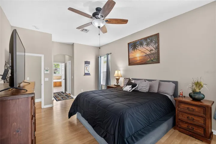 2 walk in closets en-suite