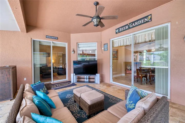 Great lanai for entertaining