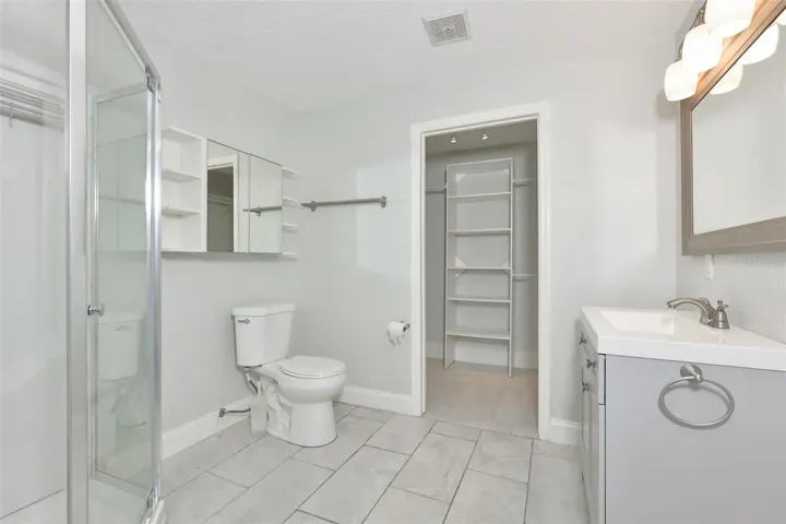 Primary Bathroom w/ Walk-in Closet