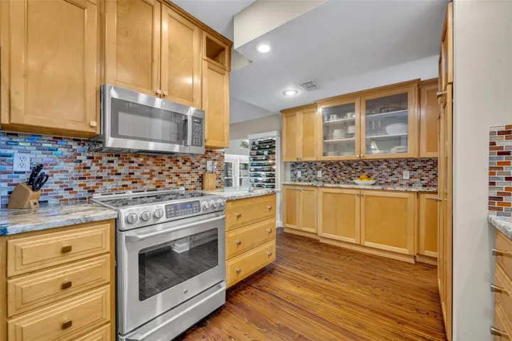 Newer dishwasher & newer built-in microwave