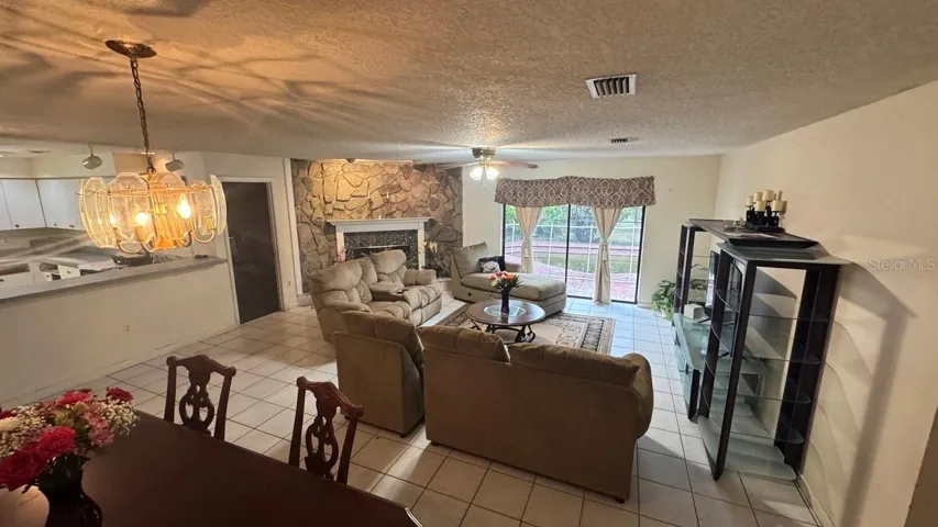 Family room 4