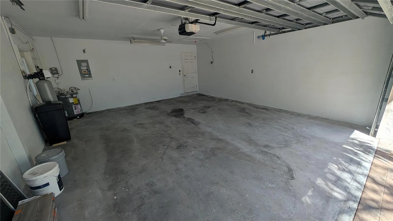 Large 2-Car Garage