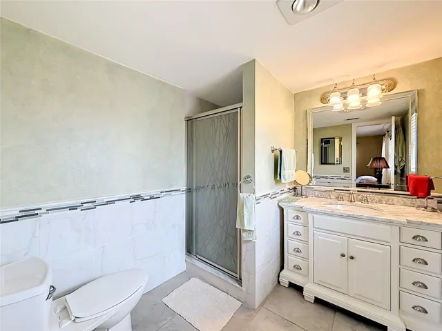 Primary bathroom w/Quartz vanity top