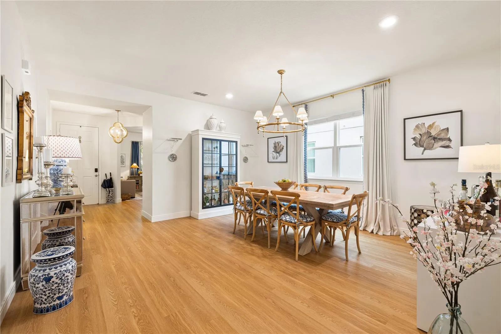 Dining room.
