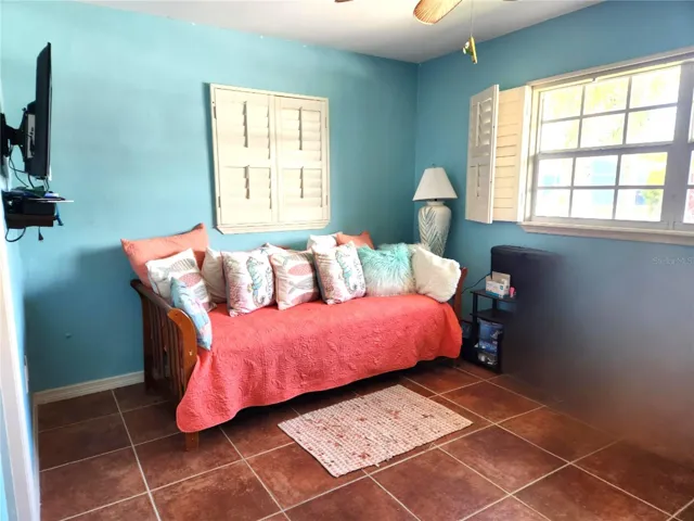 Guest bedroom 1