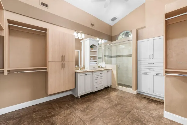 Double vanity sink