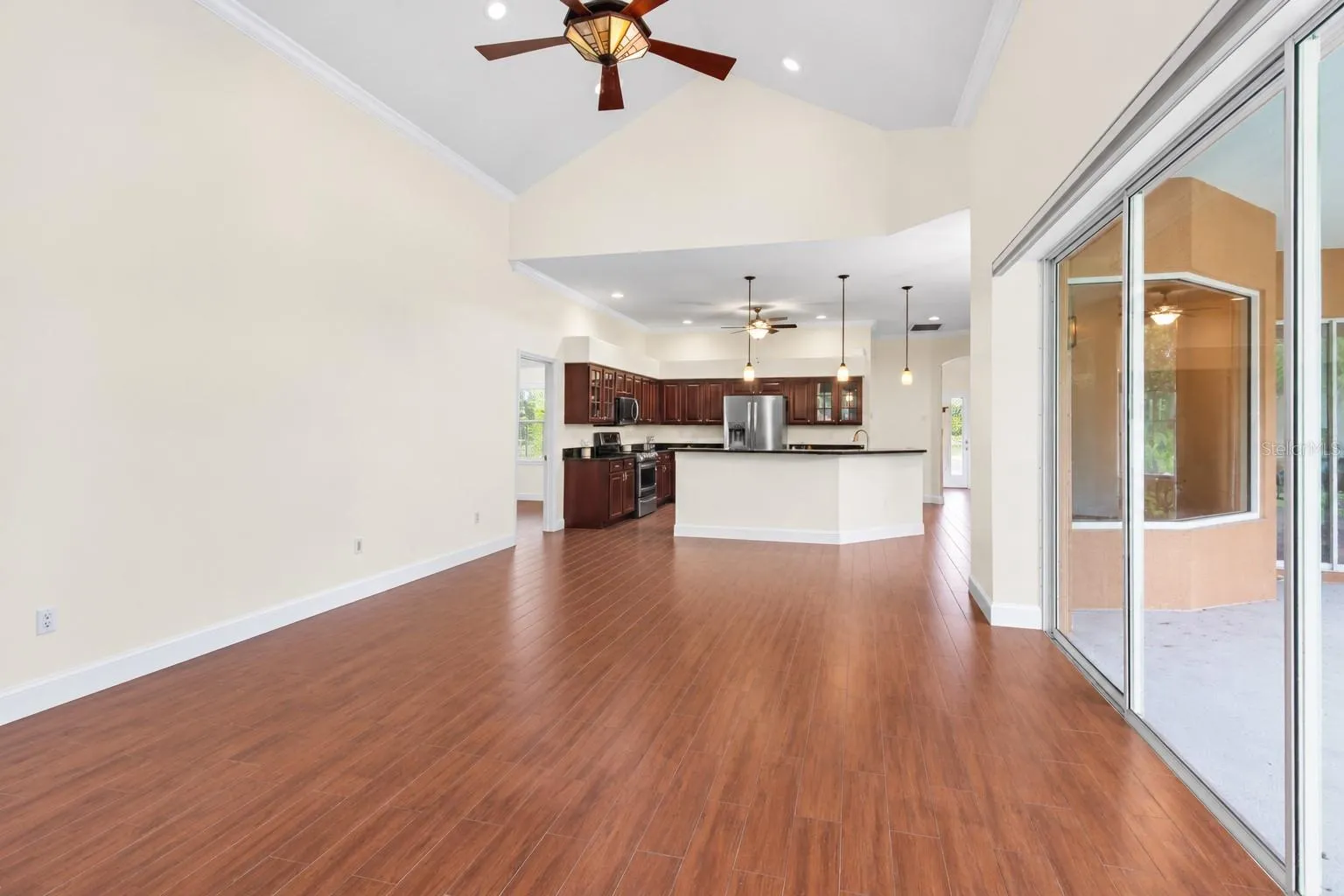 Family Rm to Kitchen
