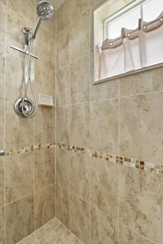 Master Bathroom w/ Tiled Shower & Handheld Showerhead