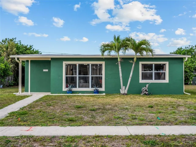 FrontExterior_21915CalvinLn_PortCharlotte_TropicalLandscaping.jpg