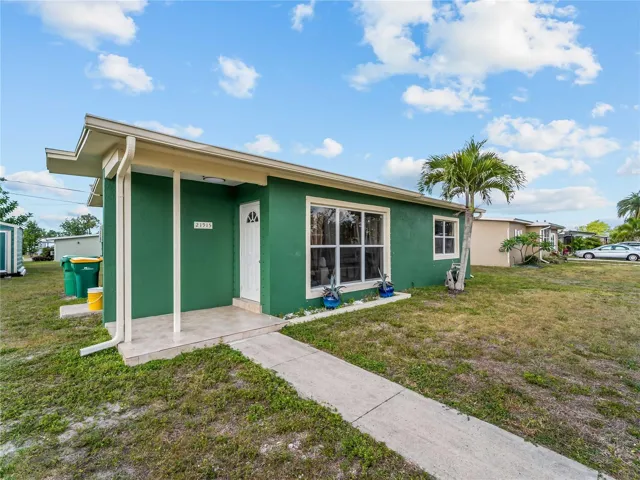 FrontExterior_21915CalvinLn_PortCharlotte_CurbAppeal.jpg