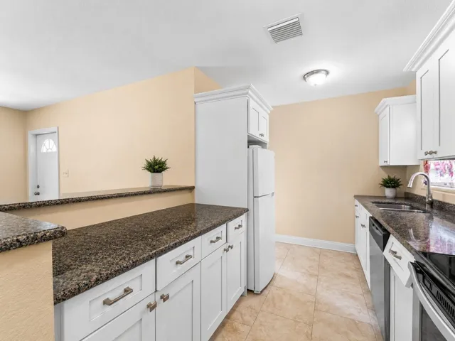 Kitchen_21915CalvinLn_PortCharlotte_WhiteCabinetry.jpg