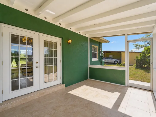 ScreenedLanai_21915CalvinLn_PortCharlotte_ScreenEnclosure_SliderView.jpg