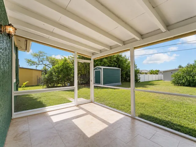 ScreenedLanai_21915CalvinLn_PortCharlotte_BackyardView.jpg